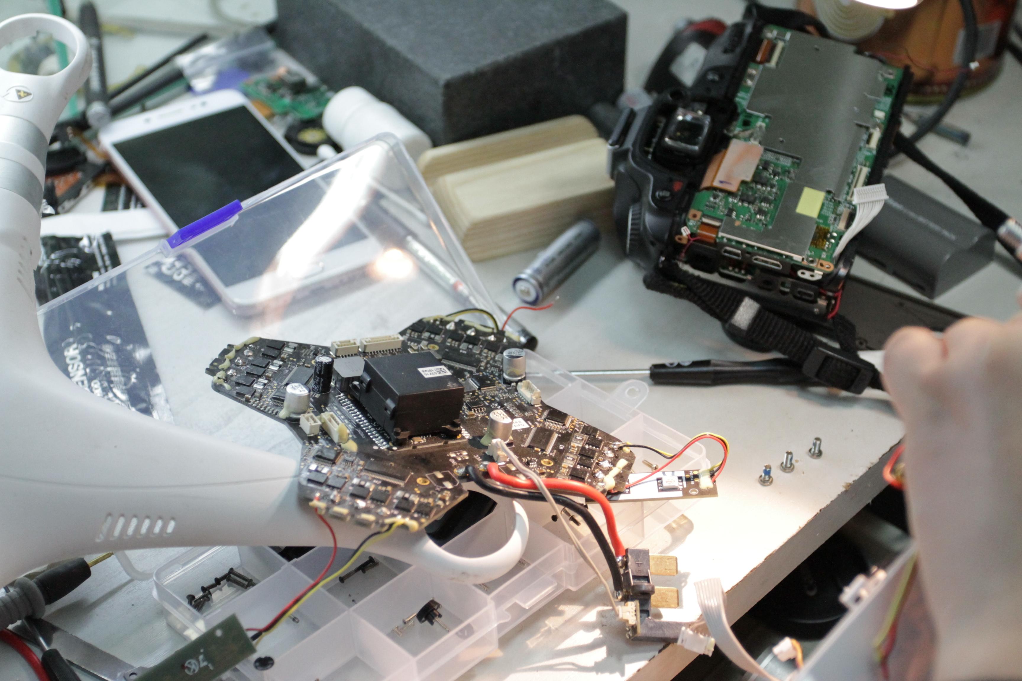 90后農(nóng)村小伙巧手修無人機(jī)，年修400臺(tái)圓城市夢(mèng)